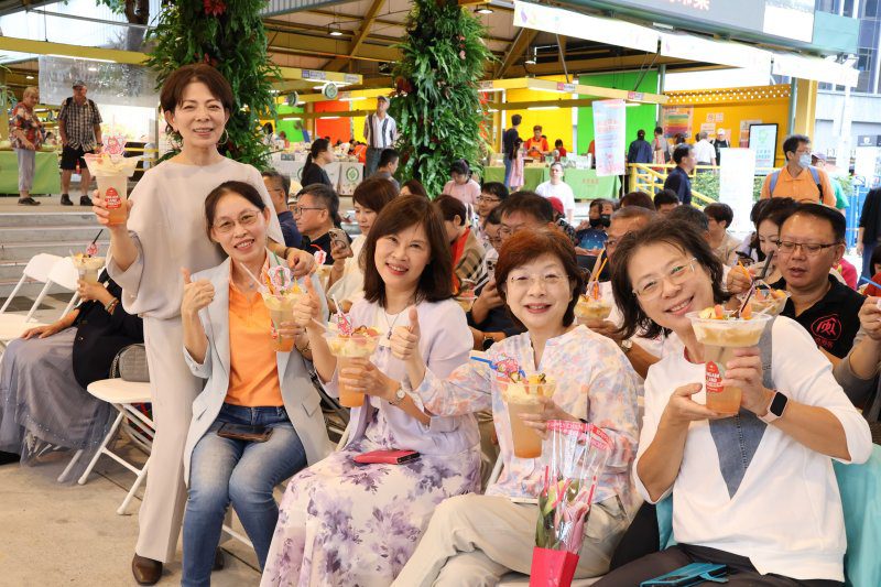 漾新聞|高餐大X佳冬農會「透紅冰鑽派對」 蓮霧、西瓜變身潔淨冰品 引領地方農業永續新潮流 漾新聞|高餐大X佳冬農會「透紅冰鑽派對」 蓮霧、西瓜變身潔淨冰品 引領地方農業永續新潮流