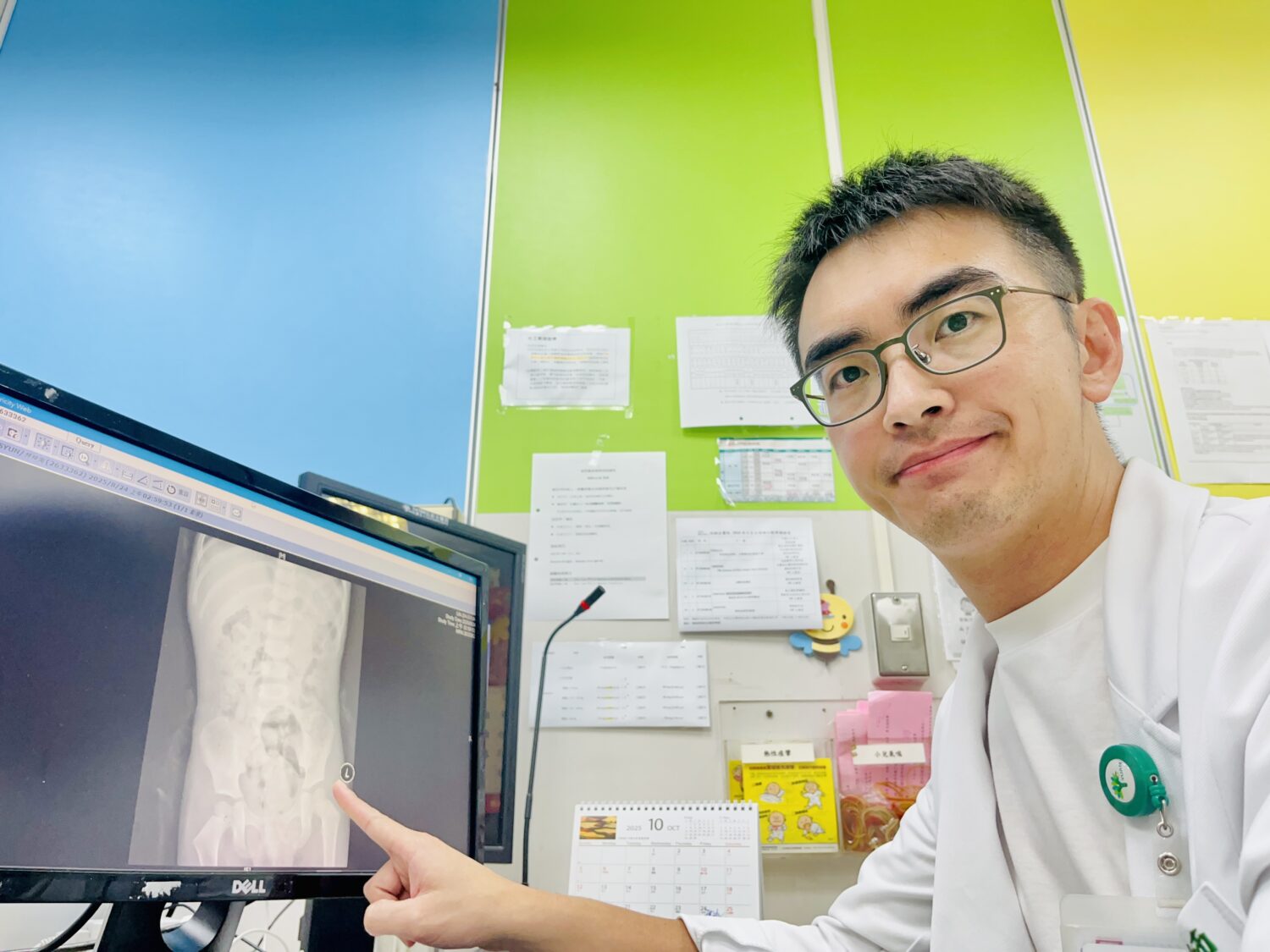 貪玩手機他隨便大一大、長期便秘恐造成食慾不振！  趁飯後便意強提醒孩子上大號