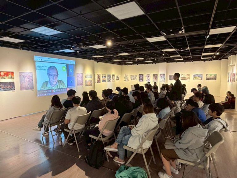 玄奘大學藝術與創意設計學系「2025國際插畫設計學術展」隆重登場 玄奘大學藝術與創意設計學系「2025國際插畫設計學術展」隆重登場
