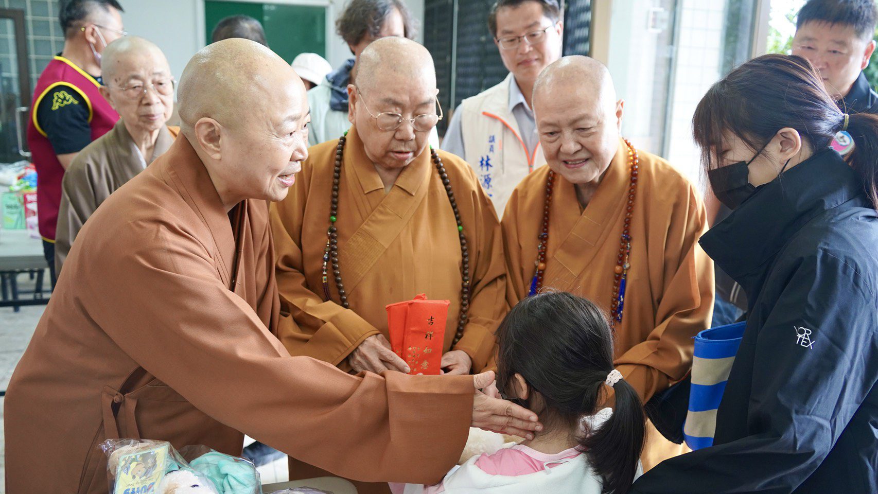 佛教界愛心接力 為花蓮奇蹟獲救女童「小沂」點亮希望之光 佛教界愛心接力 為花蓮奇蹟獲救女童「小沂」點亮希望之光
