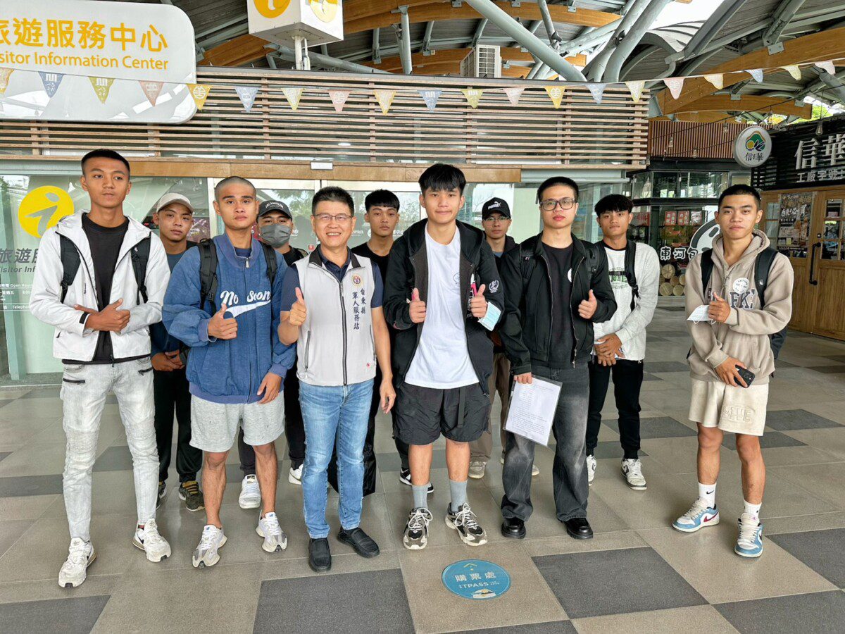 臺東縣陸軍役男入營報到 軍人服務站叮嚀祝福 臺東縣陸軍役男入營報到 軍人服務站叮嚀祝福