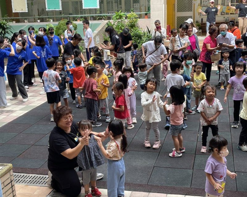 漾新聞|阿公阿嬤玩翻天!樹德家商帶幼兒園共度超萌重陽趴 漾新聞|阿公阿嬤玩翻天!樹德家商帶幼兒園共度超萌重陽趴