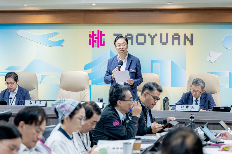 桃園敬老愛心卡福利升級 張善政:明年提高臺鐵補助、開放電輔車 桃園敬老愛心卡福利升級 張善政:明年提高臺鐵補助、開放電輔車