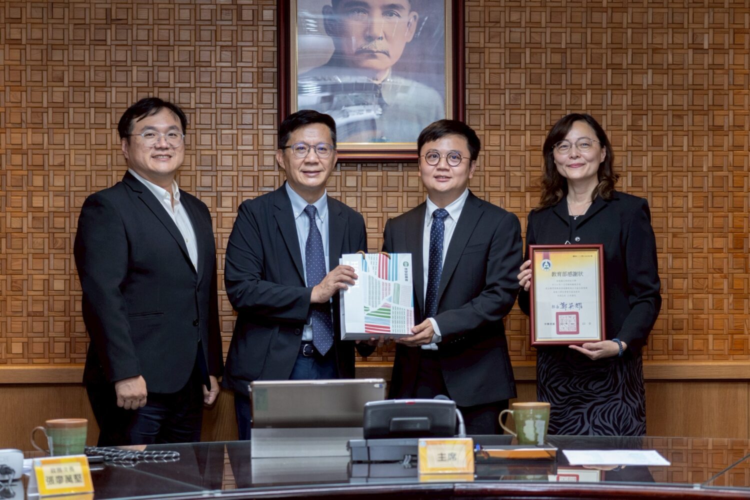 正修科大協助地方修繕受損家園成果卓著 教育部頒獎表揚