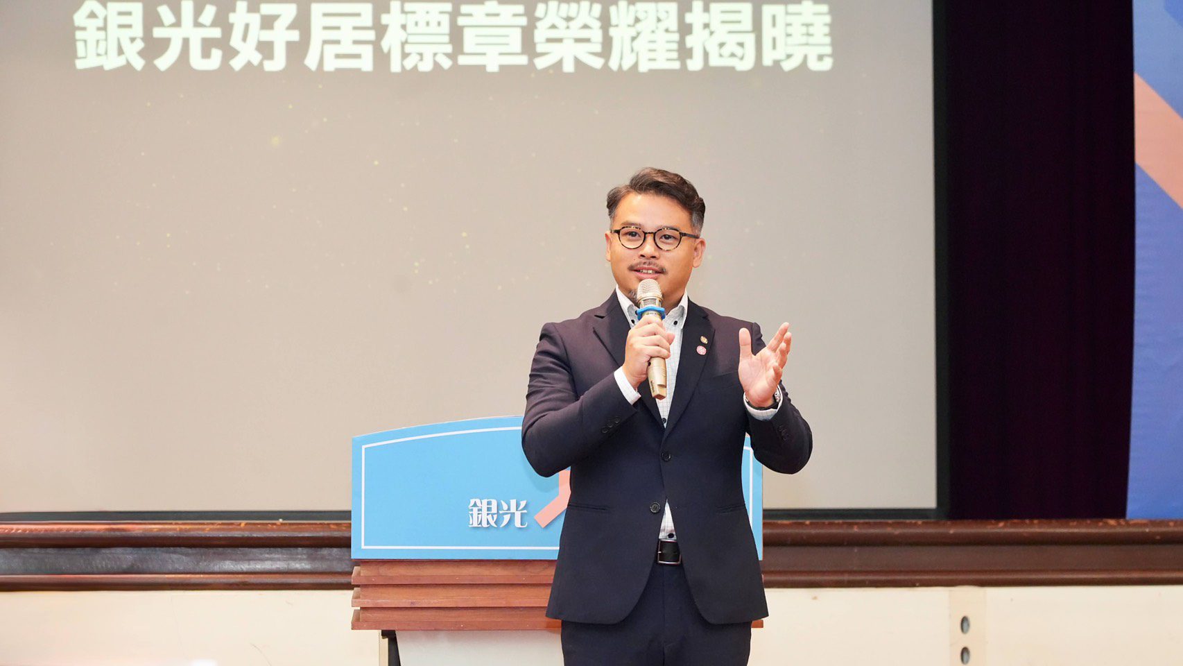 桃園中壢一號社宅落實高齡友善 獲「銀光好居」五星標章肯定 桃園中壢一號社宅落實高齡友善 獲「銀光好居」五星標章肯定