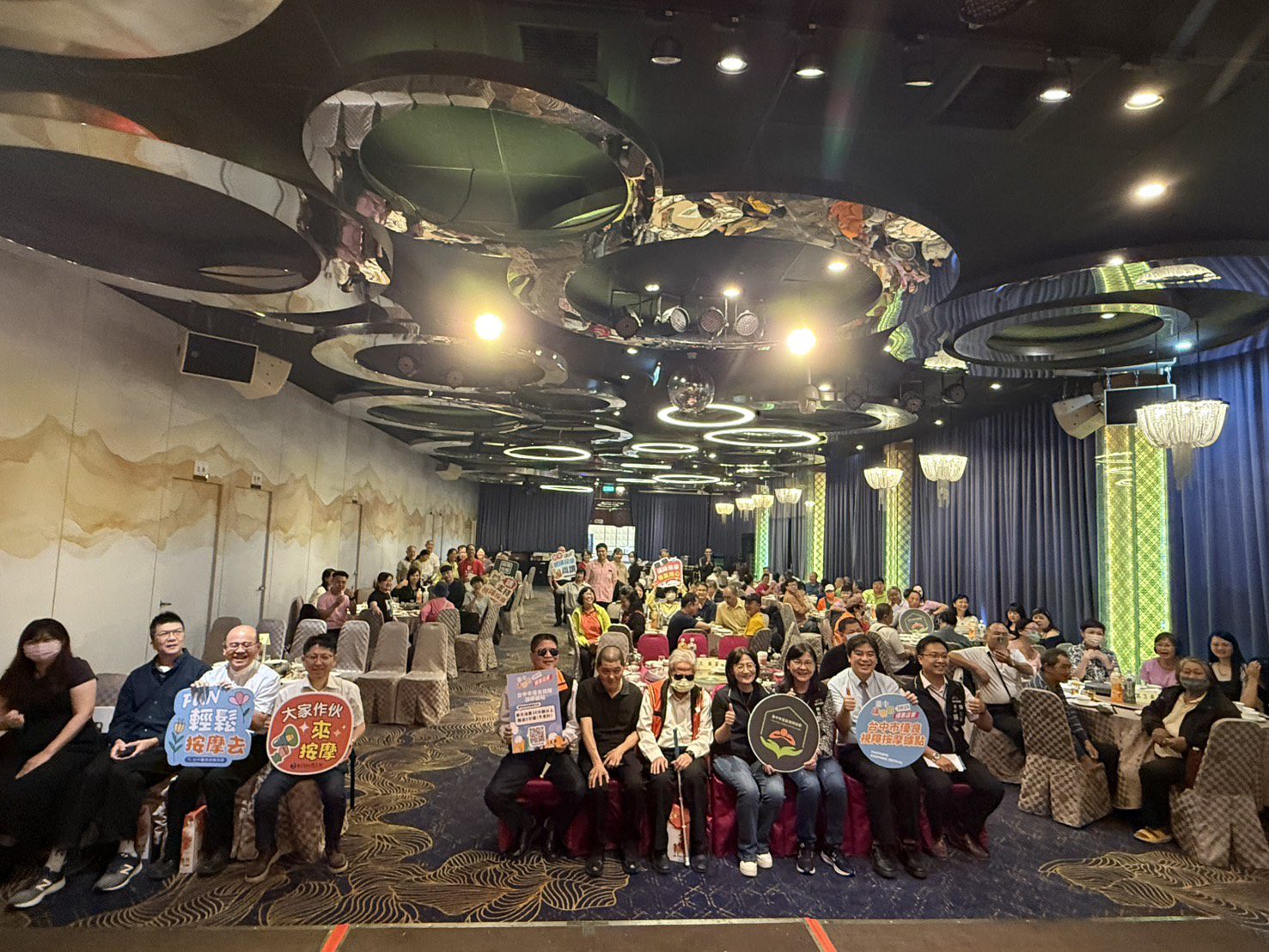 中市勞工局表揚績優視障按摩據點 邀市民一同體驗優良按摩手藝服務