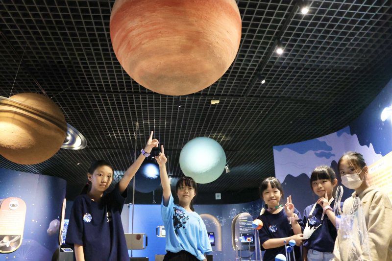 漾新聞| 港和國小「銀河小學堂」啟用!沉浸式天文互動展亮眼登場 漾新聞| 港和國小「銀河小學堂」啟用!沉浸式天文互動展亮眼登場