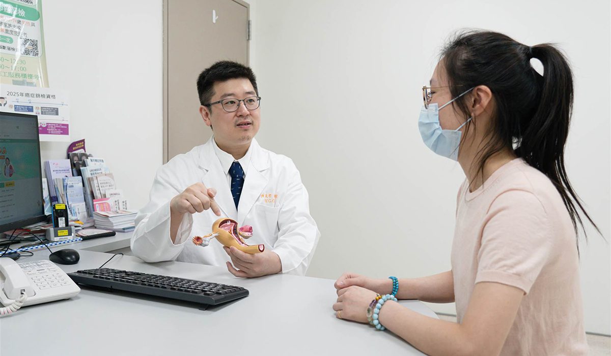 停經婦女陰道異常出血勿輕忽 土城醫院運用達文西微創手術治療早期子宮頸癌成效佳 停經婦女陰道異常出血勿輕忽 土城醫院運用達文西微創手術治療早期子宮頸癌成效佳