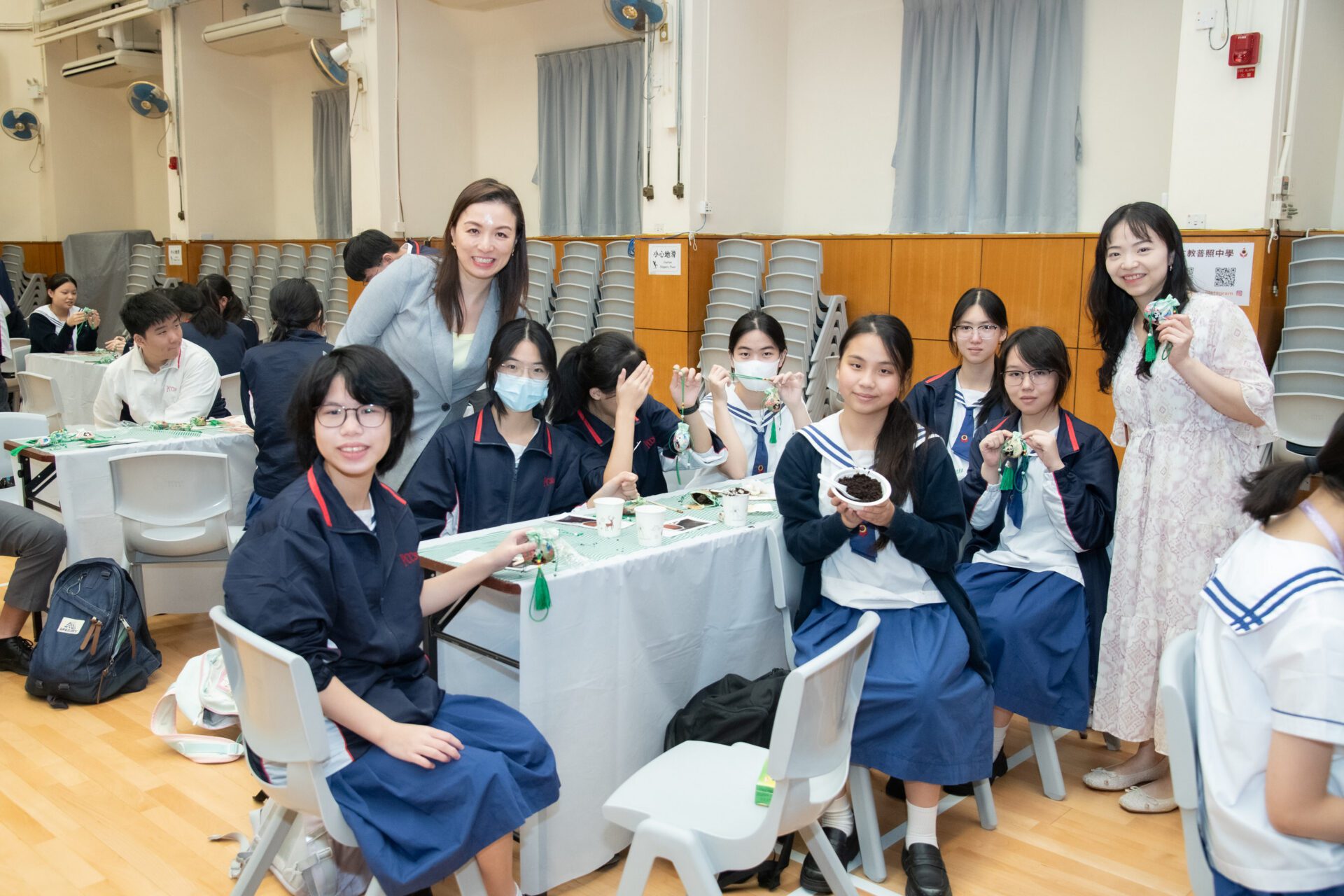 咖啡渣變身環保辟味包 150學生參與循環再用工作坊 咖啡渣變身環保辟味包 150學生參與循環再用工作坊