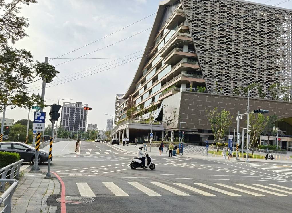 高市地政局克服缺工難題!曹謹路如期通車  鳳山交通環狀網成形 高市地政局克服缺工難題!曹謹路如期通車  鳳山交通環狀網成形