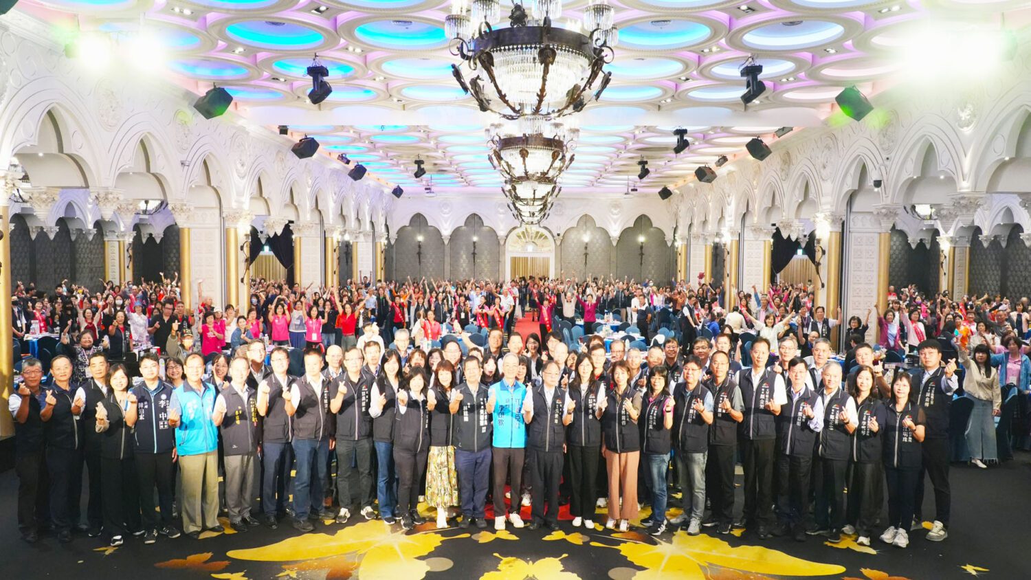 台中市政府表揚 216位績優志工  志願服務的城市力量與隱形挑戰 台中市政府表揚 216位績優志工  志願服務的城市力量與隱形挑戰