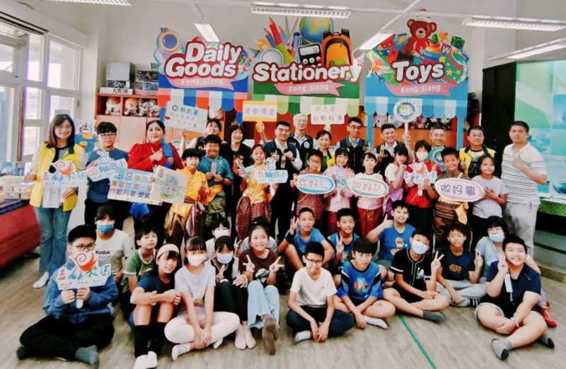 漾新聞|移民署「港都傳愛點燈」啟動!來到鳳翔國小點亮多元文化之光 漾新聞|移民署「港都傳愛點燈」啟動!來到鳳翔國小點亮多元文化之光