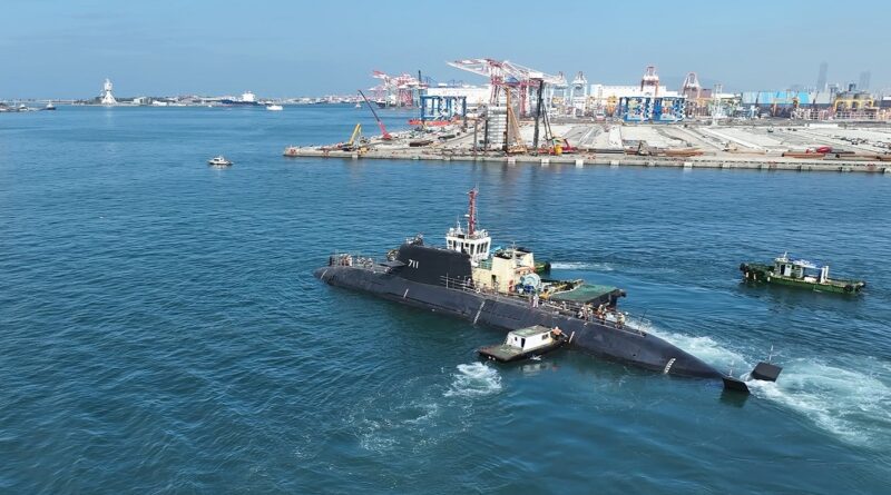 台船澄清:「海鯤軍艦」浮航測試正常、無滲水情形 台船澄清:「海鯤軍艦」浮航測試正常、無滲水情形