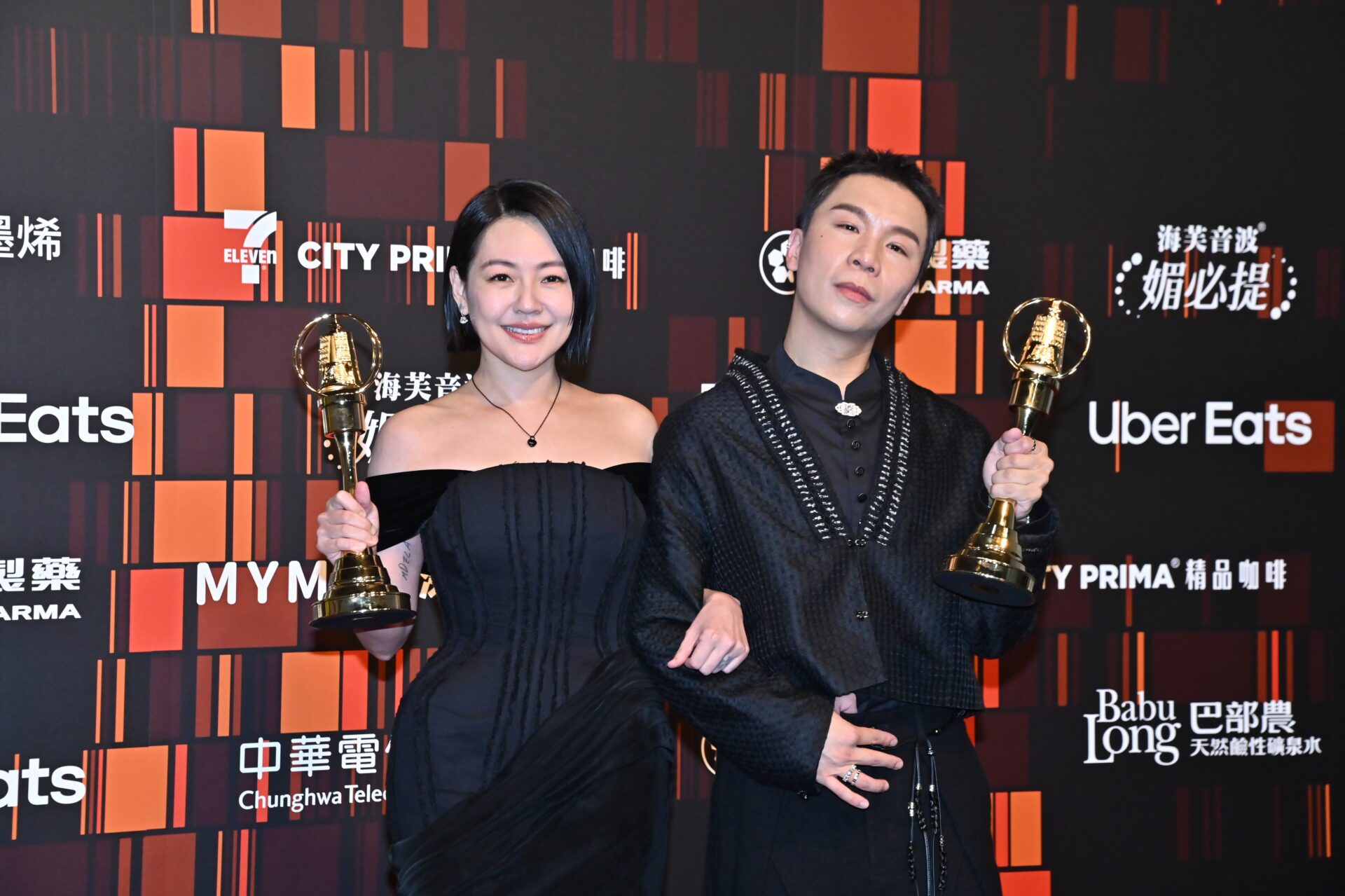 第60屆【節目類】金鐘頒獎典禮 星光大道誰最”胸” 小S 派翠克榮獲最佳主持人 第60屆【節目類】金鐘頒獎典禮 星光大道誰最”胸” 小S 派翠克榮獲最佳主持人