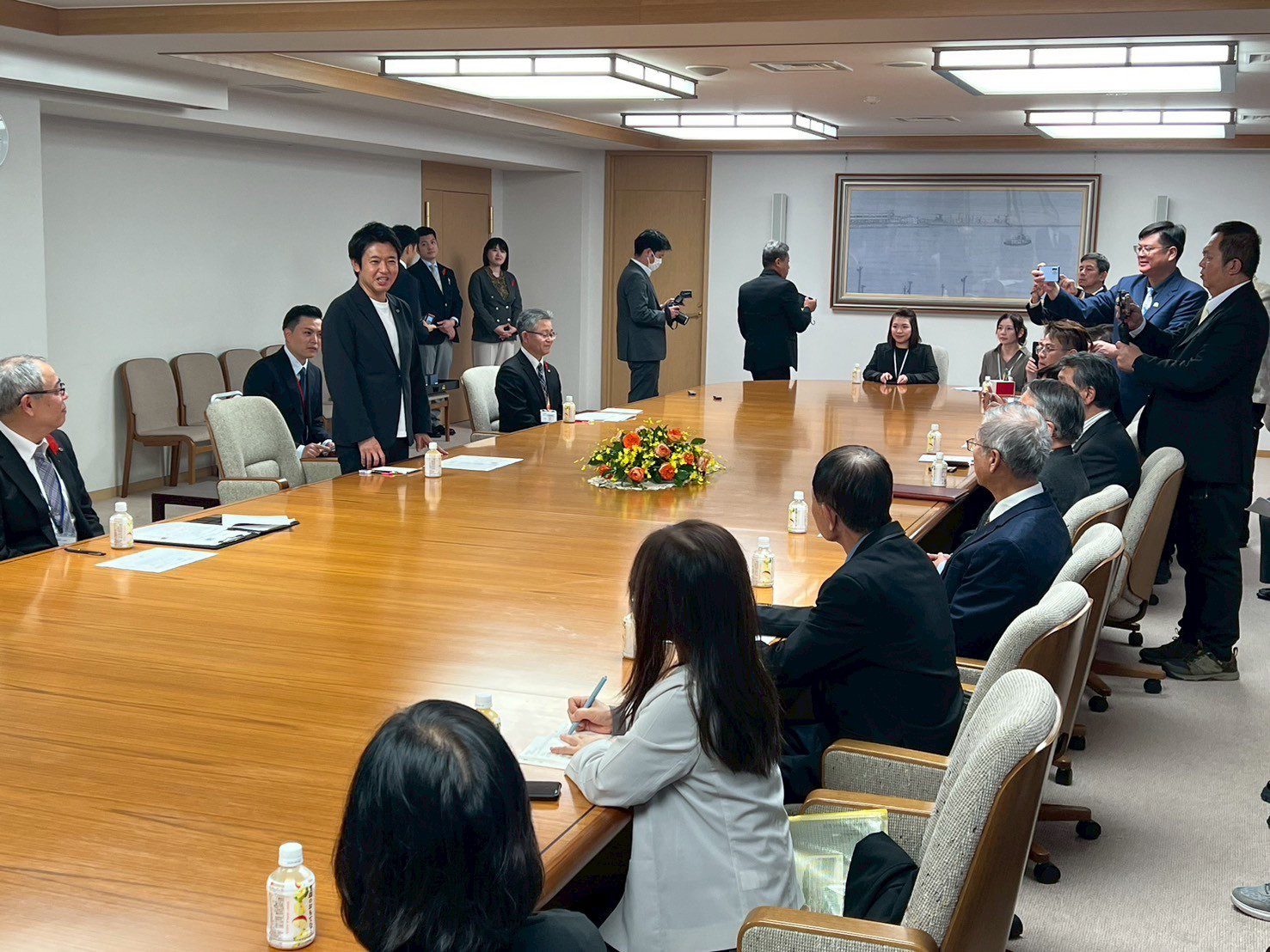 2017年簽約時擔任下北地質公園推進協議會會長的宮下宗一郎，當時為陸奧市長，目前已升任青森縣知事，並擔任日本地質公園推廣大使。宮下知事特別撥冗與訪問團會談交流。