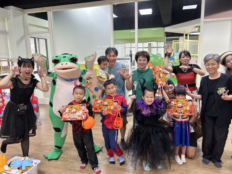 漾新聞|《萌童出沒!鼓山圖書館驚見小吸血鬼與南瓜怪》  幼童踩街炸裂全場 漾新聞|《萌童出沒!鼓山圖書館驚見小吸血鬼與南瓜怪》  幼童踩街炸裂全場