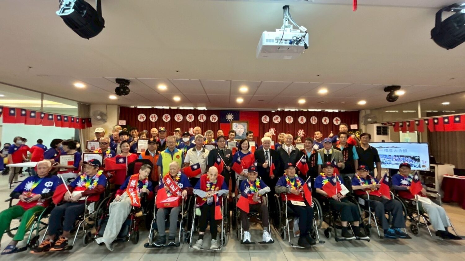 「向英雄致敬」  新竹榮家榮民節慶祝大會充滿歡樂溫馨活力 「向英雄致敬」  新竹榮家榮民節慶祝大會充滿歡樂溫馨活力