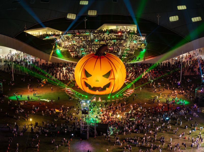 漾新聞|22公尺巨型南瓜閃耀高雄!360度光影秀今夜亮相衛武營 漾新聞|22公尺巨型南瓜閃耀高雄!360度光影秀今夜亮相衛武營