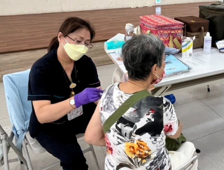 竹市11/1開放第二階段對象施打疫苗　 邱臣遠代理市長籲市民踴躍接種