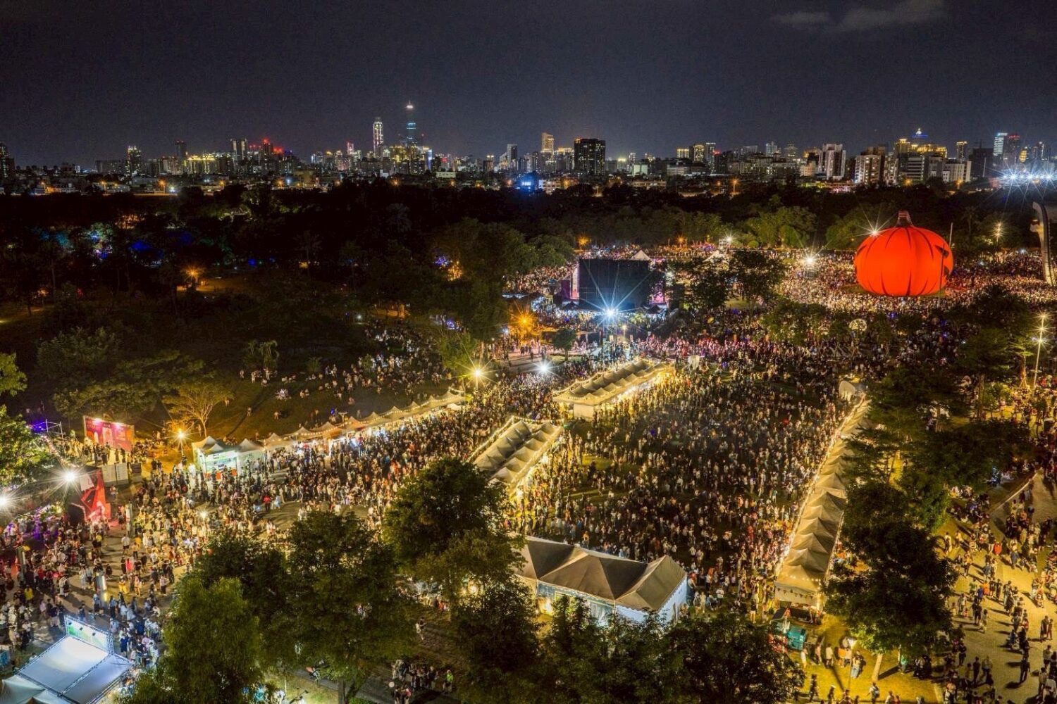 「高雄Wild Wild野生活」暨「高雄萬聖節」首日湧入30萬人 「高雄Wild Wild野生活」暨「高雄萬聖節」首日湧入30萬人