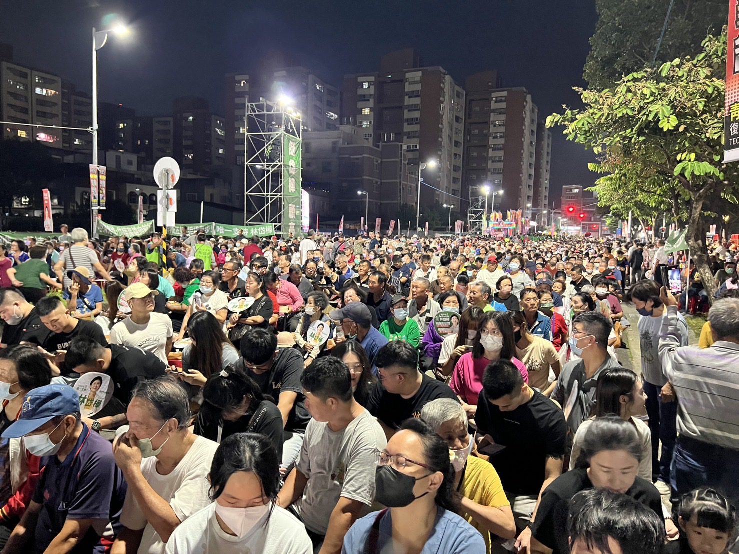 林岱樺淚謝支持者 高雄初選最大場面 三萬人參加力挺 林岱樺淚謝支持者 高雄初選最大場面 三萬人參加力挺