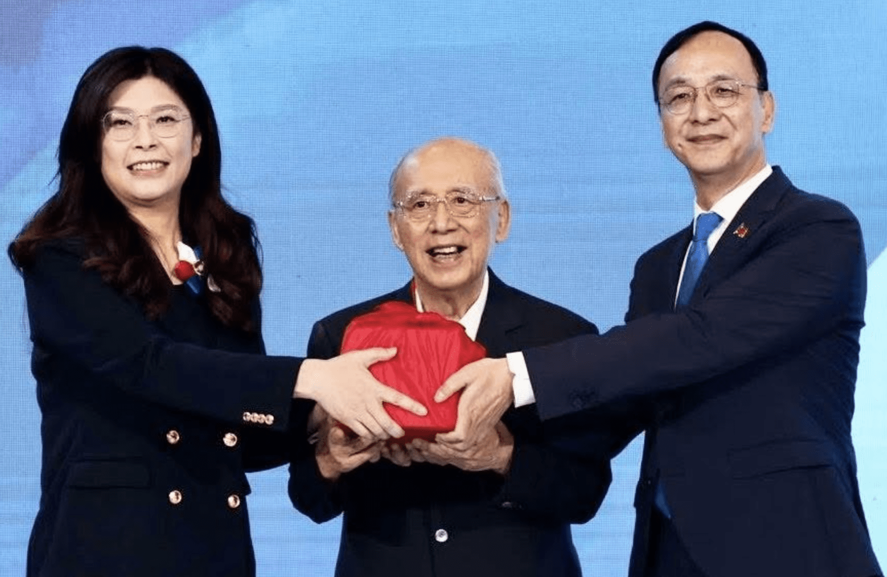 國民黨新主席鄭麗文就任　喊出「從羊群變獅群」願景