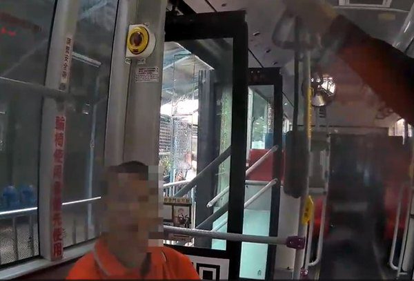 中壢火車站後站公車上吵架 原來是為了車站識別而吵  中壢火車站後站公車上吵架 原來是為了車站識別而吵