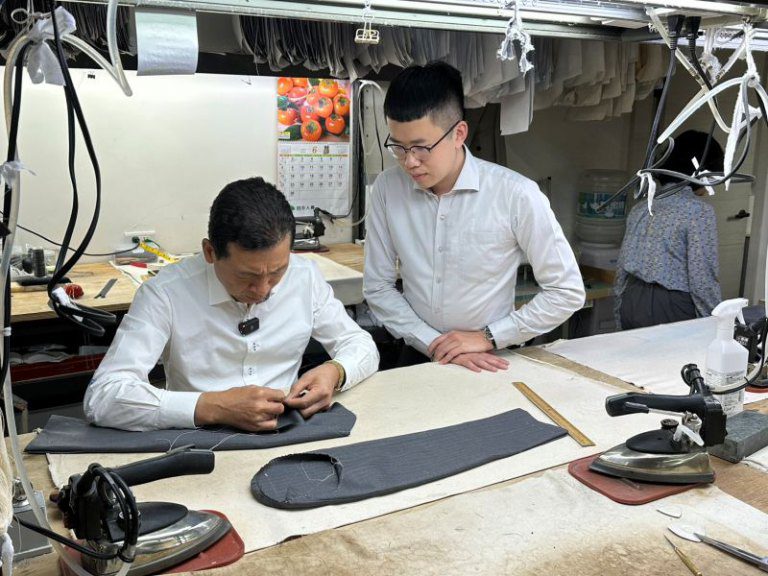 桃竹苗分署「衣啟飛翔創客基地」再創佳績 李建曄苦練〝米蘭眼〞 世界西服大賽中奪金 桃竹苗分署「衣啟飛翔創客基地」再創佳績 李建曄苦練〝米蘭眼〞 世界西服大賽中奪金