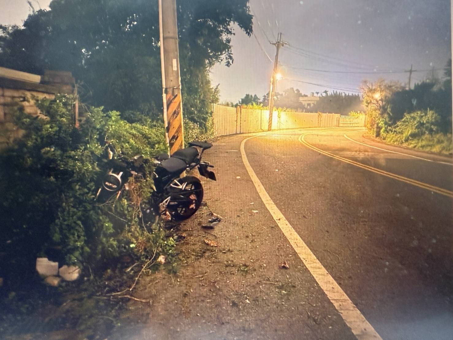 疑車速過快失控倒地 蘆竹重機騎士傷重不治