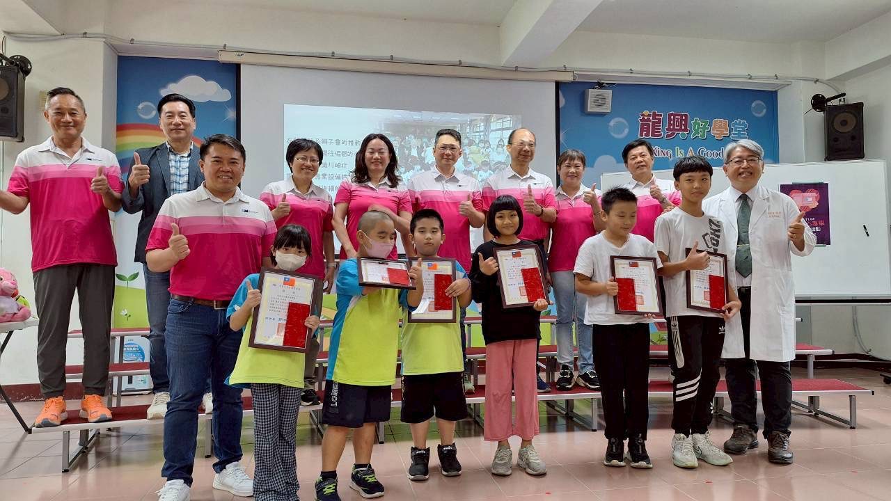 六龜龍興國小家屬與病童感謝高雄長庚「川崎美心專車」守護偏鄉兒童健康之心