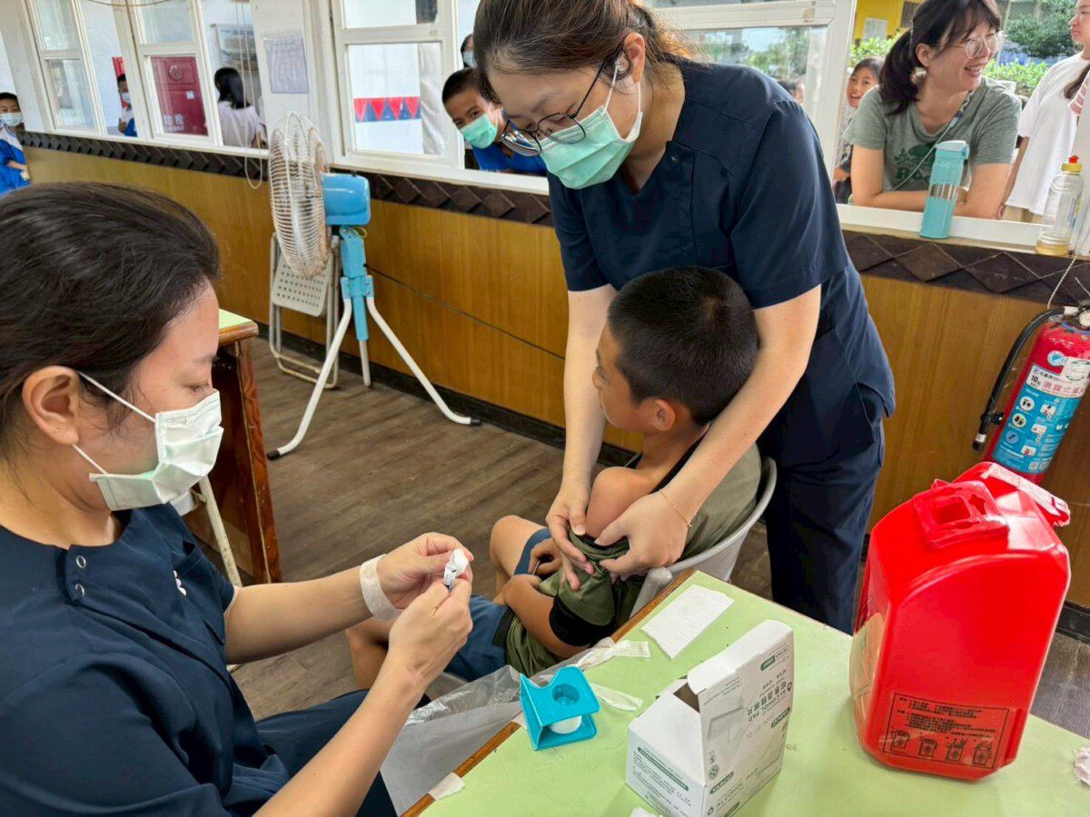 公費流感及新冠疫苗第二階段11月1日起開打囉! 公費流感及新冠疫苗第二階段11月1日起開打囉!