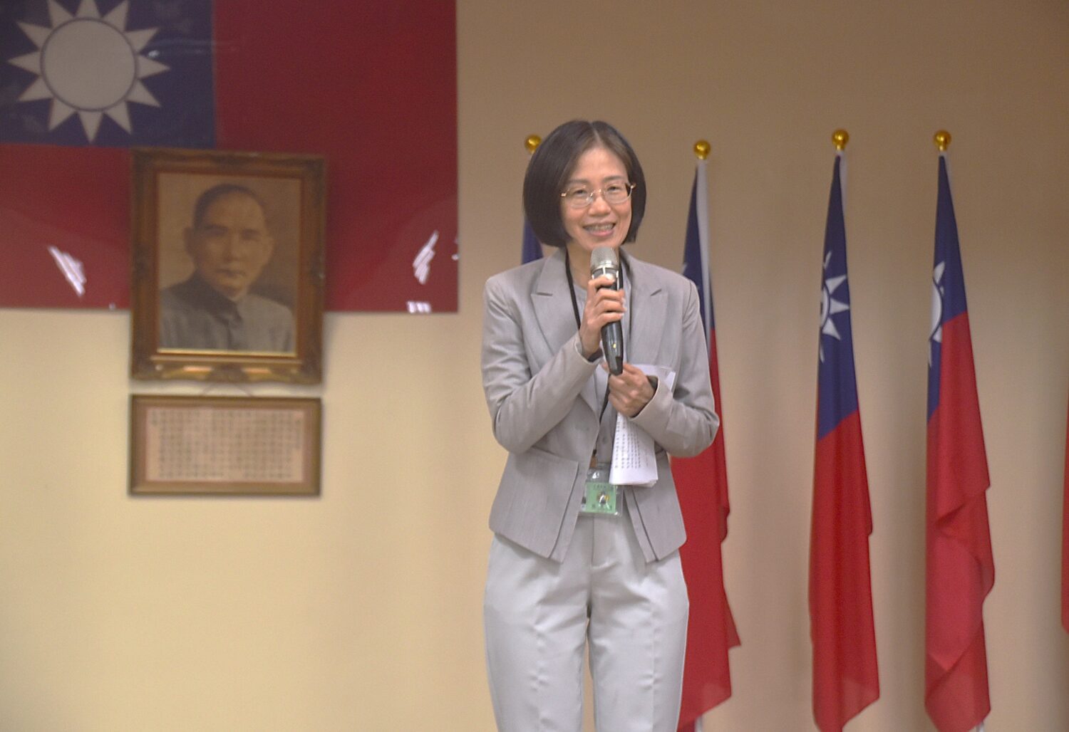 高雄關舉行優良專責報關人員、績優自主管理專責人員、優級保稅工廠、優良保稅業務人員聯合表揚大會 高雄關舉行優良專責報關人員、績優自主管理專責人員、優級保稅工廠、優良保稅業務人員聯合表揚大會