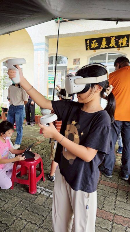 漾新聞|行動智慧車開進偏鄉!上平學童戴上VR飛向未來教室 漾新聞|行動智慧車開進偏鄉!上平學童戴上VR飛向未來教室