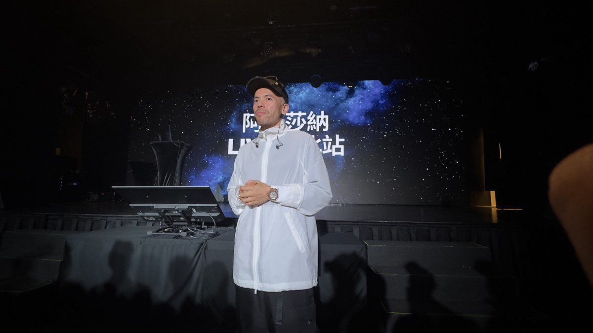 阿卡莎納台灣顯化奇蹟課程 從億萬富翁轉型國際靈性講師變身國際歌手 混亂時代只想翻轉更多人生命