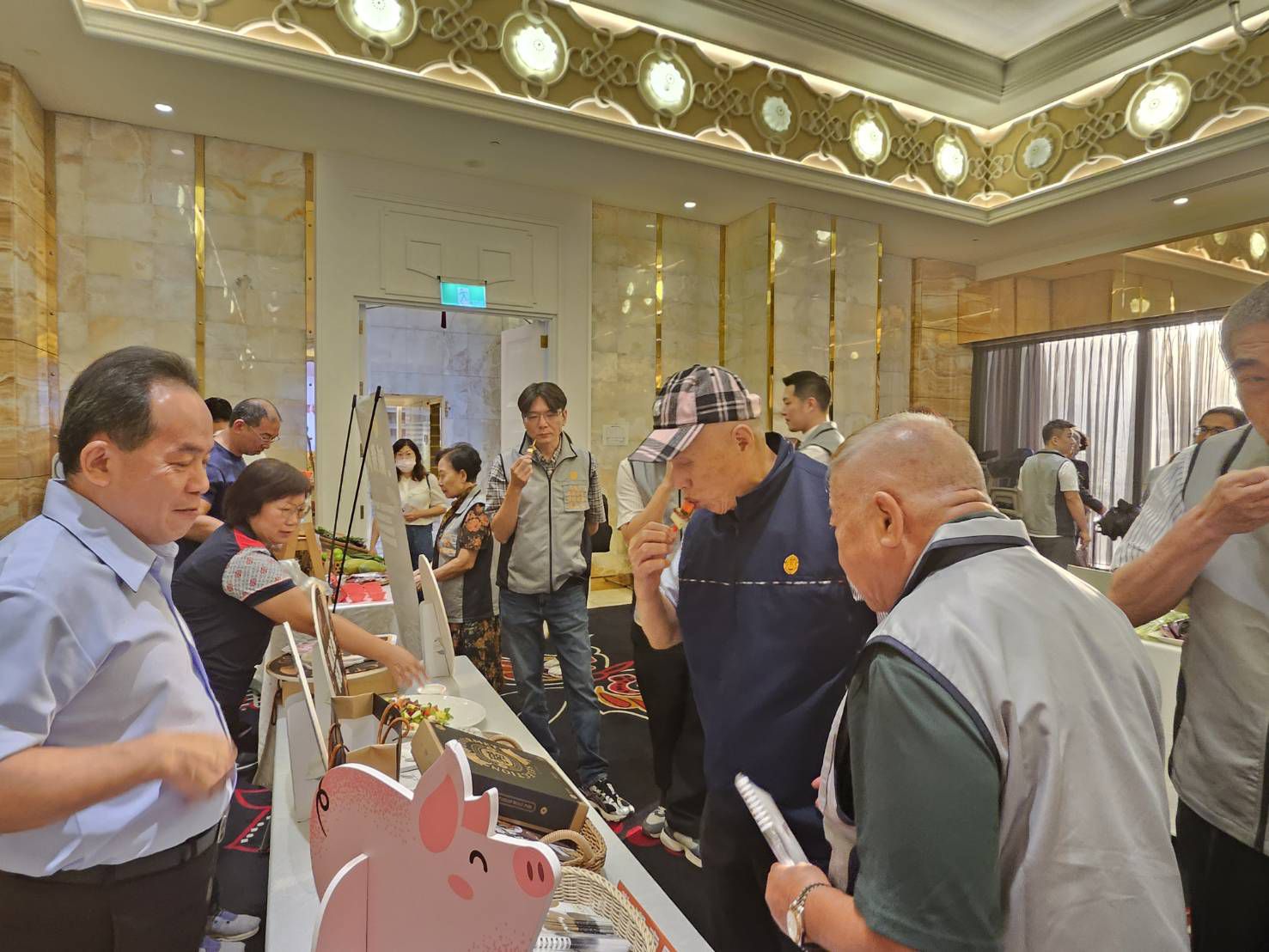 高雄農業局首度攜手旅館公會 舉辦優質食材媒合會 在地挺在地 縮短食物里程 高雄農業局首度攜手旅館公會 舉辦優質食材媒合會 在地挺在地 縮短食物里程