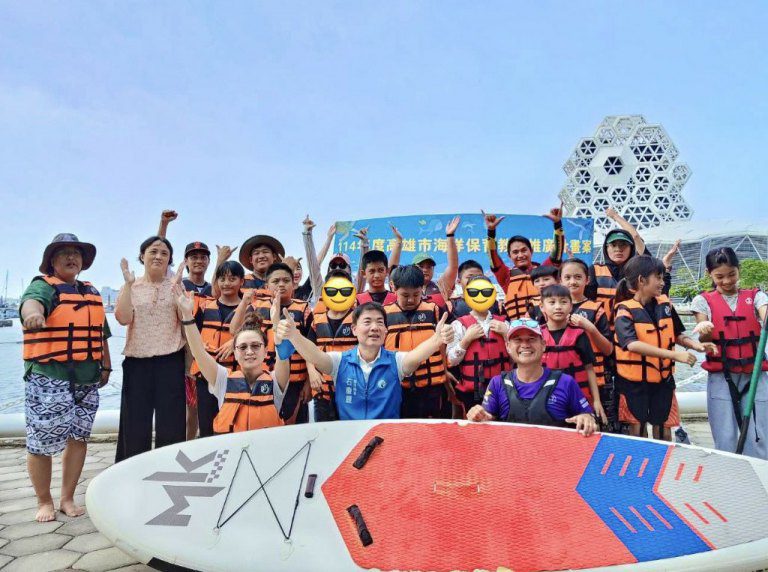 海洋局海洋環境教育向下扎根 原鄉學童愛河灣親海體驗 海洋局海洋環境教育向下扎根 原鄉學童愛河灣親海體驗