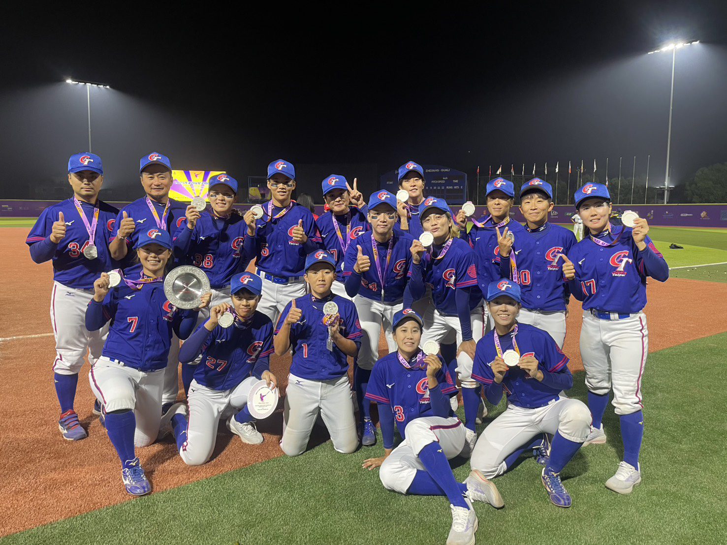 亞洲盃女棒錦標賽奪銀晉級　頂新和德文教基金會陪追夢