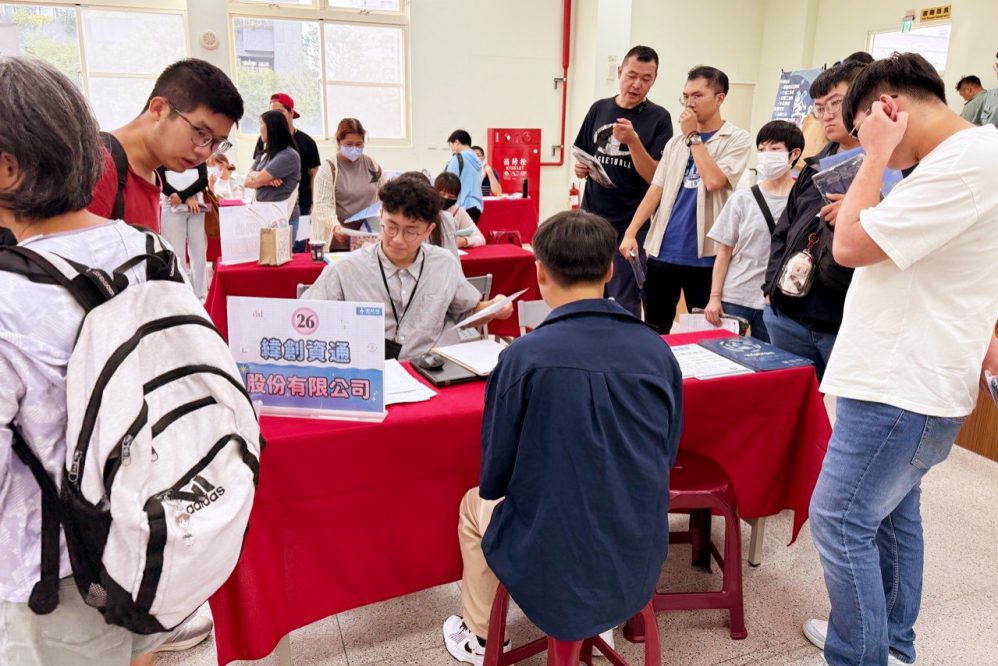 多元職缺選擇 竹北就業中心11月兩場徵才攜手43家業者釋逾1800職缺 多元職缺選擇 竹北就業中心11月兩場徵才攜手43家業者釋逾1800職缺