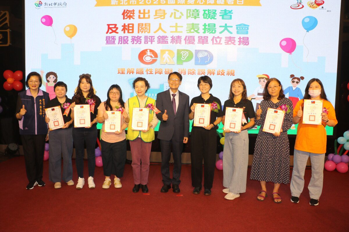 新北市傑出身障人士、家屬等表揚陳純敬:與身障朋友心靈「無距離」 新北市傑出身障人士、家屬等表揚陳純敬:與身障朋友心靈「無距離」