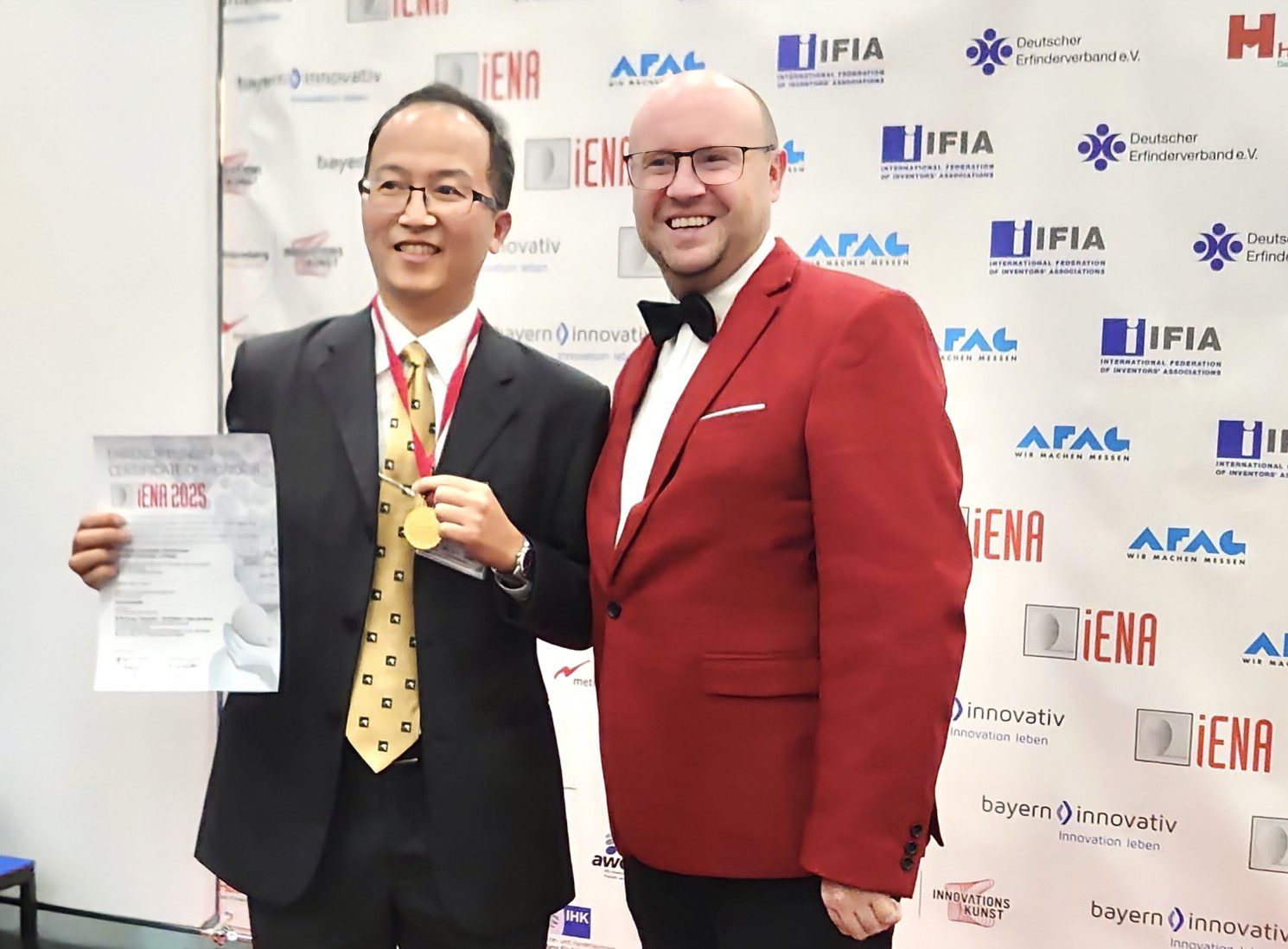 中原大學教授發表「可視化奈米顯微鏡」專利技術 獲紐倫堡國際發明展金牌肯定 中原大學教授發表「可視化奈米顯微鏡」專利技術 獲紐倫堡國際發明展金牌肯定