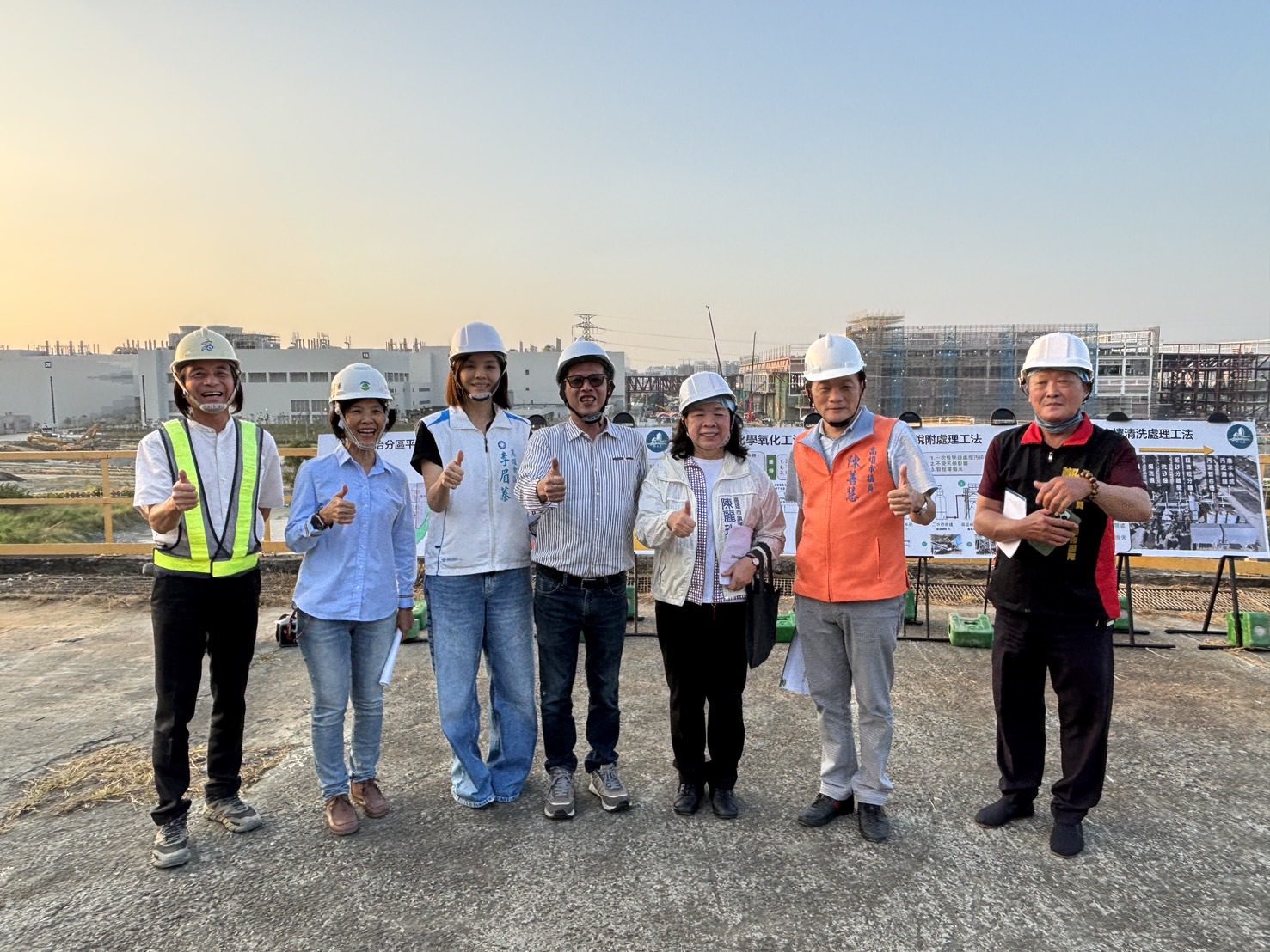 高市議會警消衛環委員會考陳善慧議員率陳麗珍、何權峰、李眉蓁等議員察楠梓園區