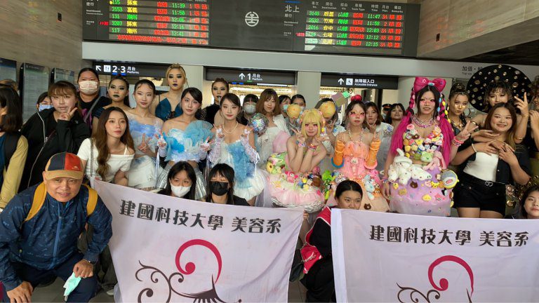 建國科大驚豔彰化火車站 預告《無盡視界》畢業成果展 建國科大驚豔彰化火車站 預告《無盡視界》畢業成果展