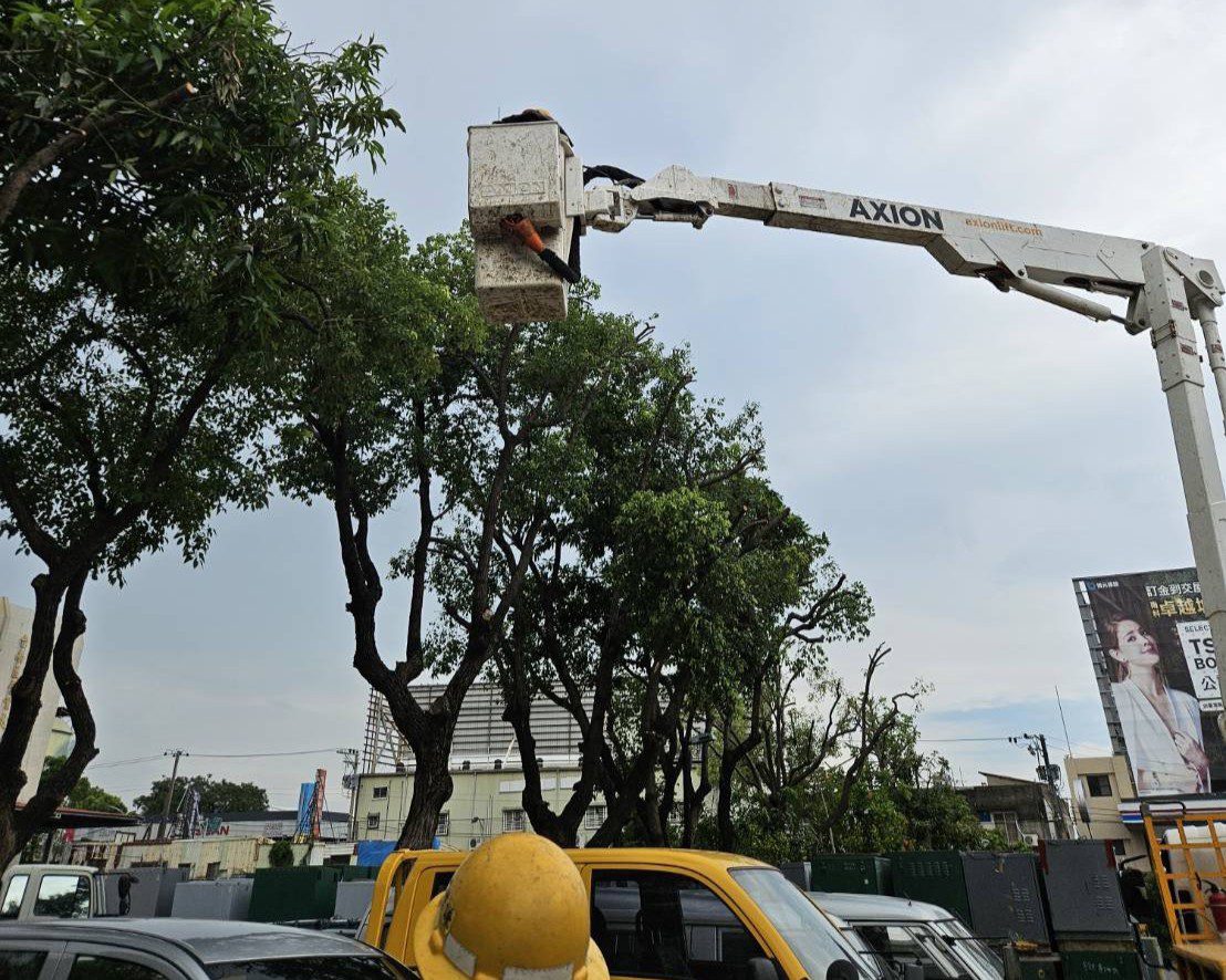 鳳凰颱風將至 台電台南區處超前部署防災應變 鳳凰颱風將至 台電台南區處超前部署防災應變