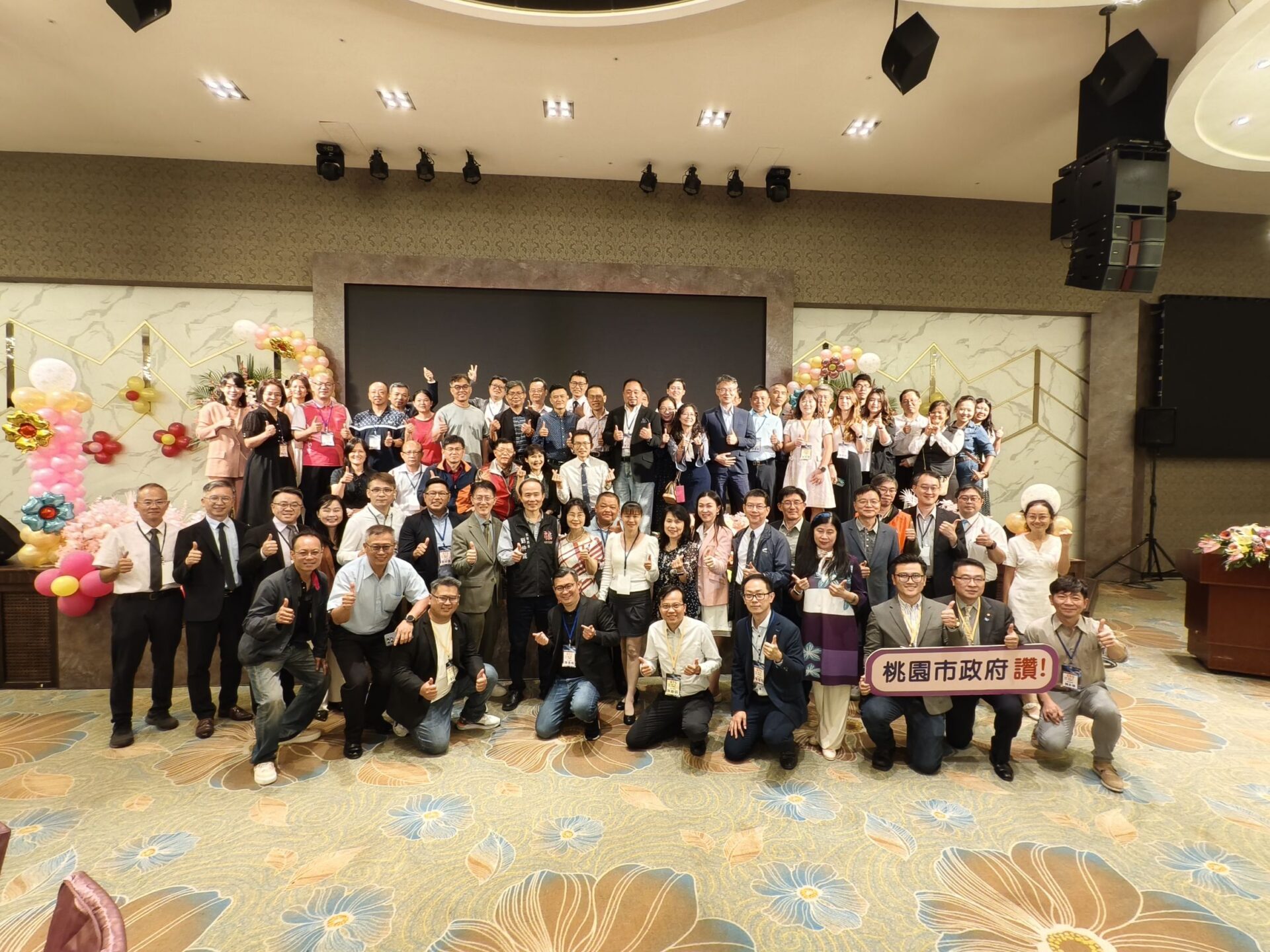 張善政頒發家長會長證書 感謝支持教育夥伴推動幸福學習城 張善政頒發家長會長證書 感謝支持教育夥伴推動幸福學習城