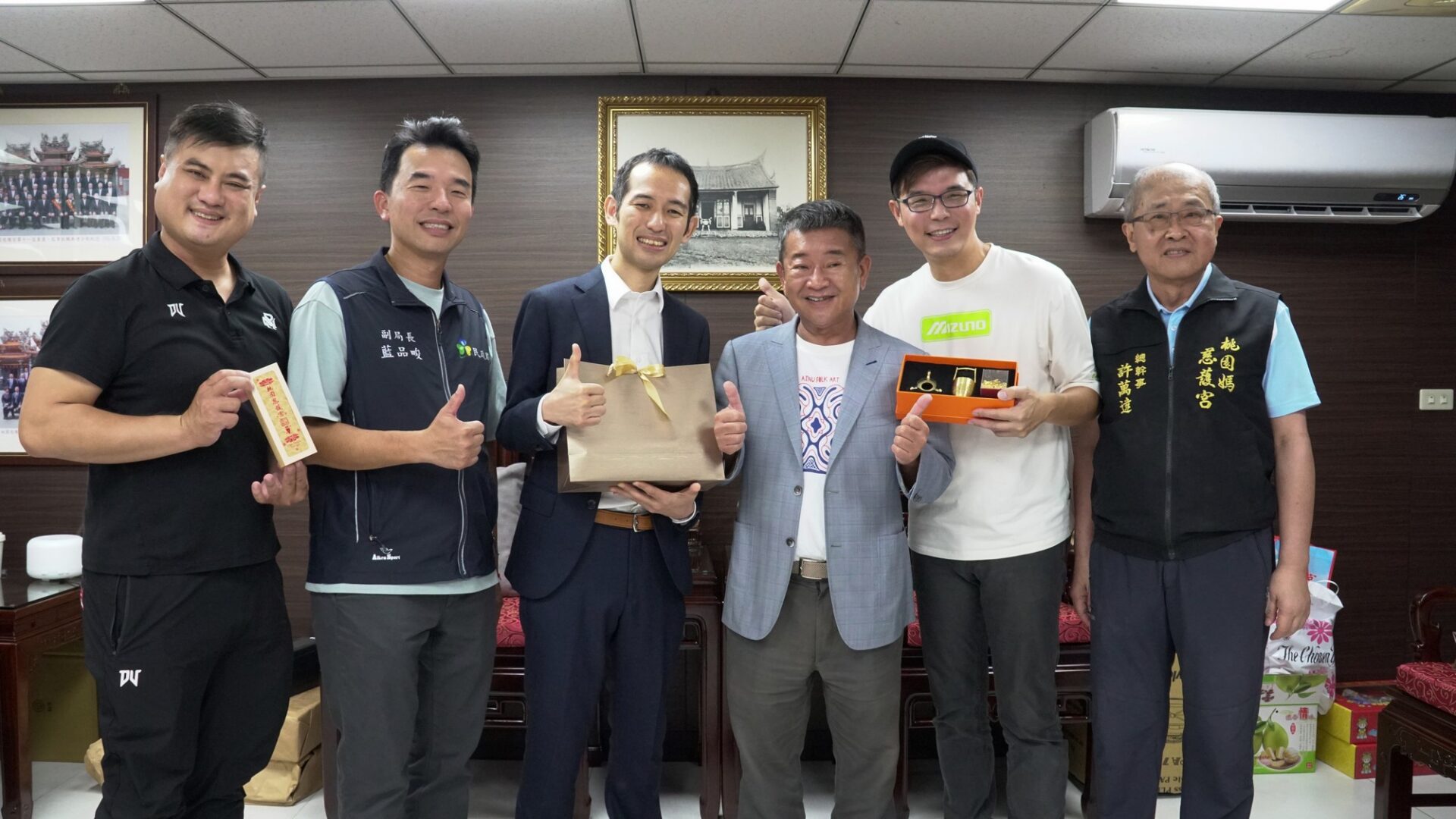 樂天奪冠後赴慈護宮還願 宗教與棒球擦出溫暖火花 樂天奪冠後赴慈護宮還願 宗教與棒球擦出溫暖火花