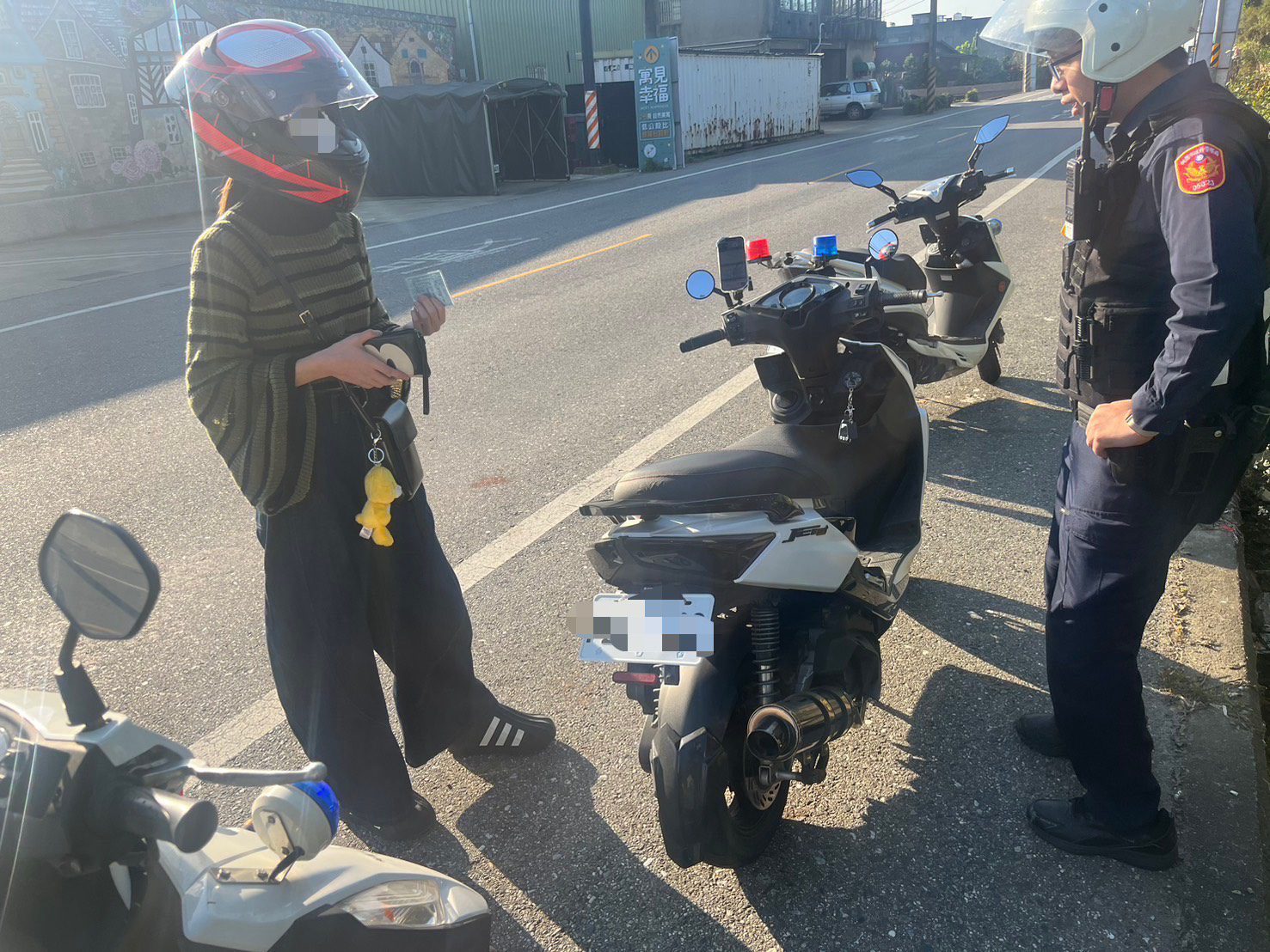 楊梅警啟動「行人交通安全大執法」強化取締車不讓人與行人違規 楊梅警啟動「行人交通安全大執法」強化取締車不讓人與行人違規