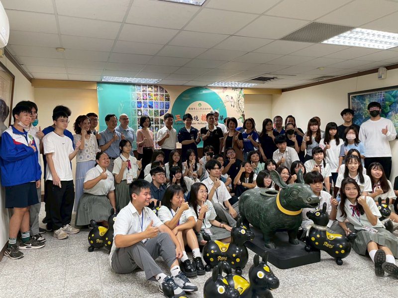 漾新聞|三民高中三十而立迎神秘嘉賓 原來局長是校友驚喜現身 漾新聞|三民高中三十而立迎神秘嘉賓 原來局長是校友驚喜現身