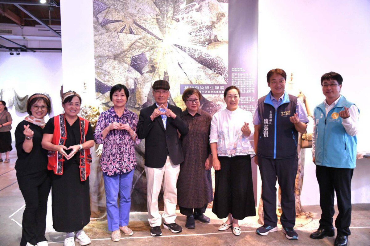 植物印染師生聯展《舞葉花》盛大開展!縣長徐榛蔚邀民眾來感受花葉印染的藝術饗宴 植物印染師生聯展《舞葉花》盛大開展!縣長徐榛蔚邀民眾來感受花葉印染的藝術饗宴