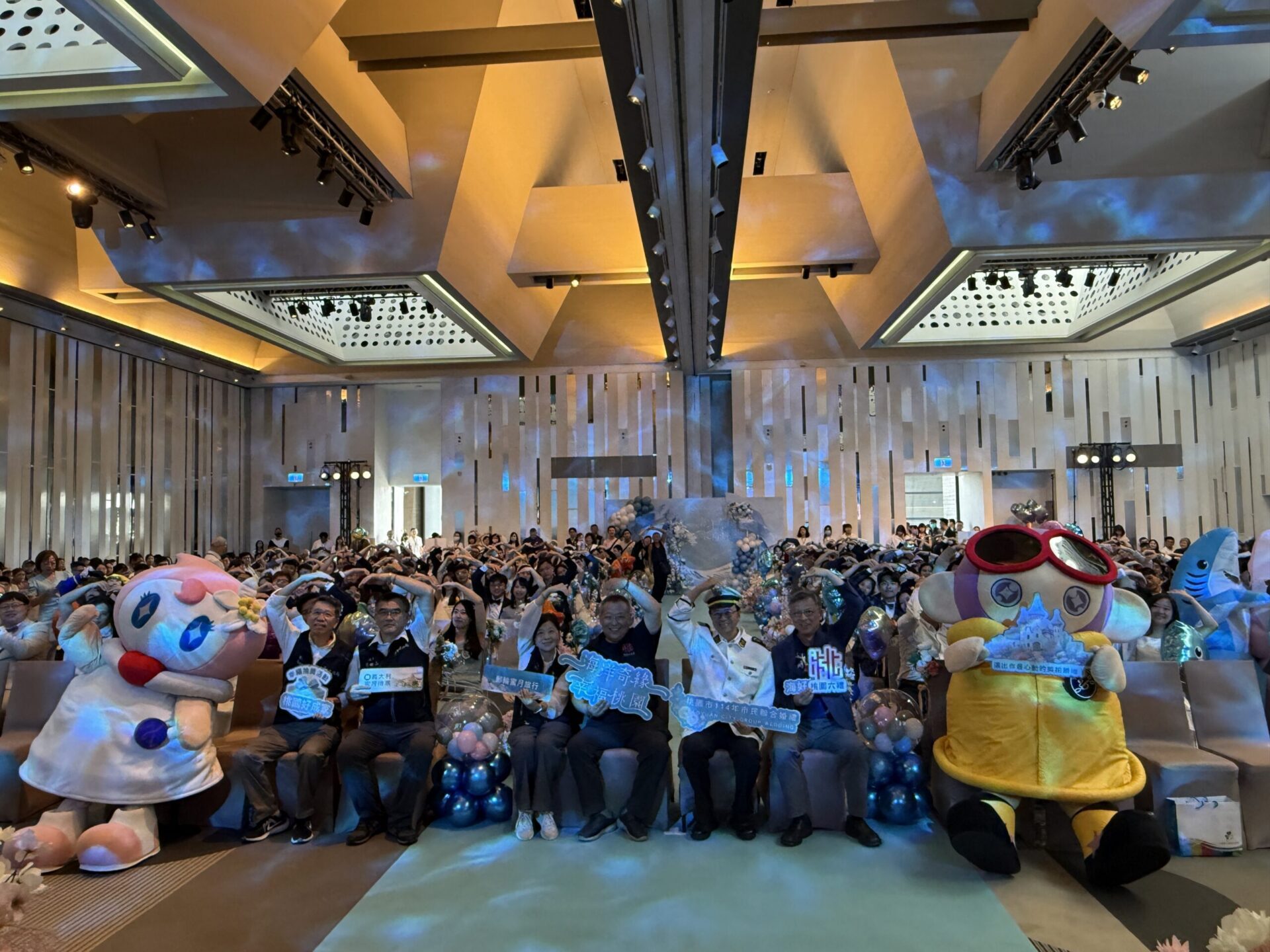 桃園80佳偶步入人生新里程碑 張善政化身海洋船長見證浪漫時刻