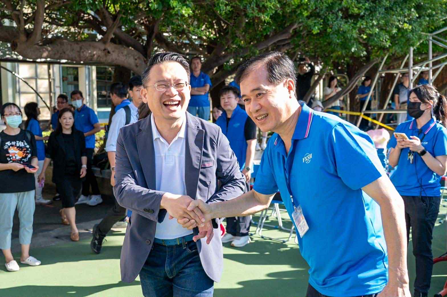 蘇俊賓返母校振聲中學慶創立六十周年 領唱校歌勾起回憶